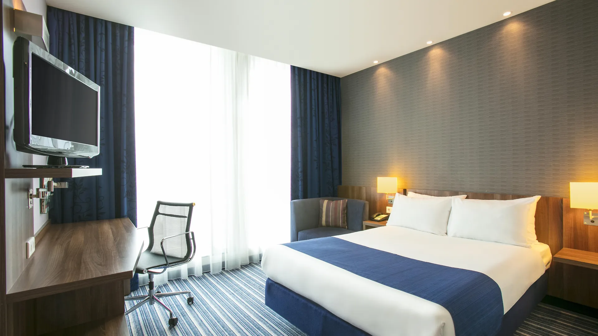 Holiday Inn Express Amsterdam - Schiphol, An Ihg Hotel Hoofddorp