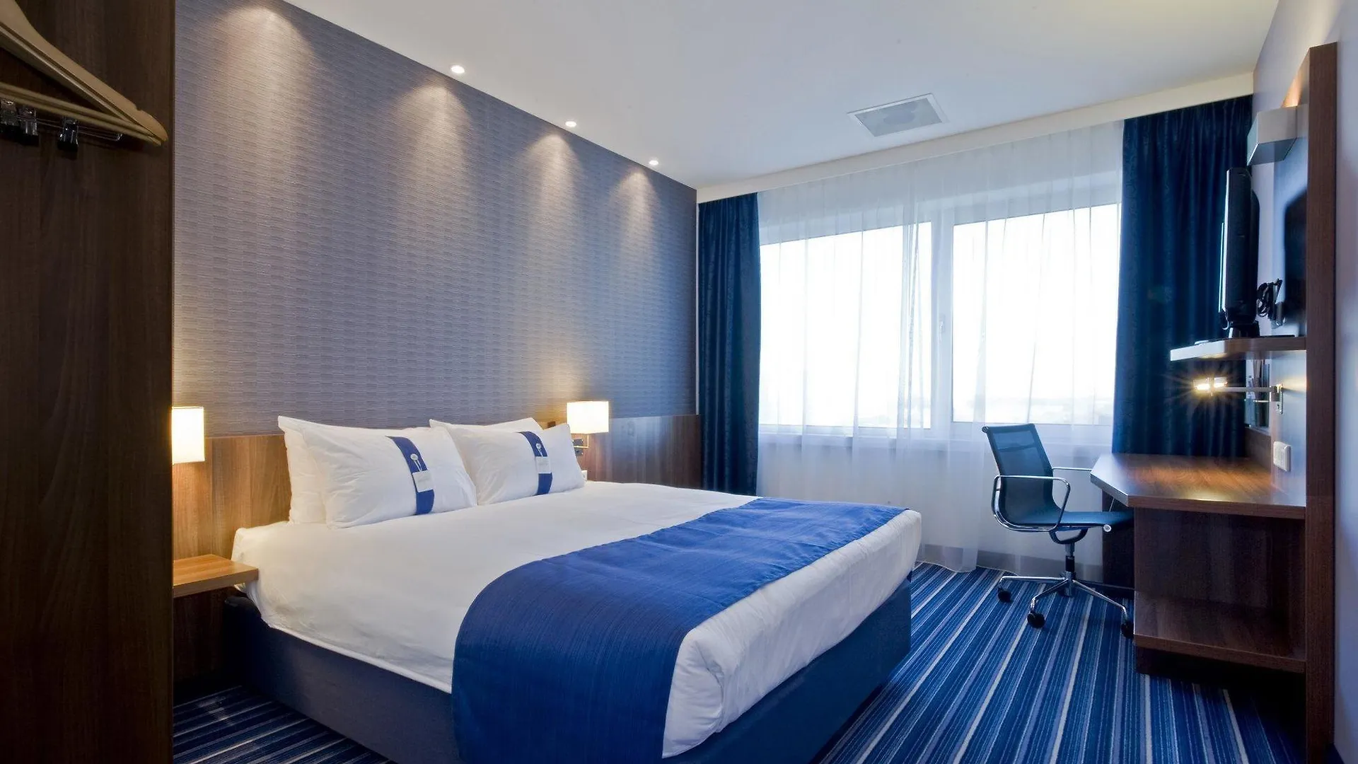 Holiday Inn Express Amsterdam - Schiphol, An Ihg Hotel Hoofddorp